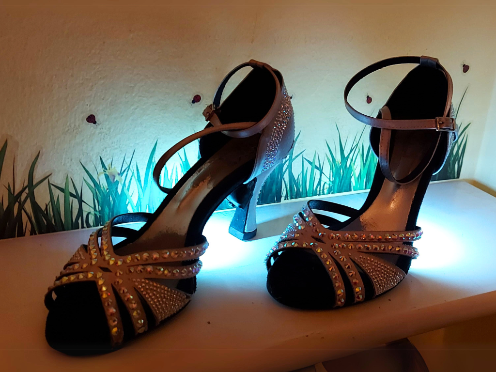 SCARPE DA BALLO CON LUCI LED