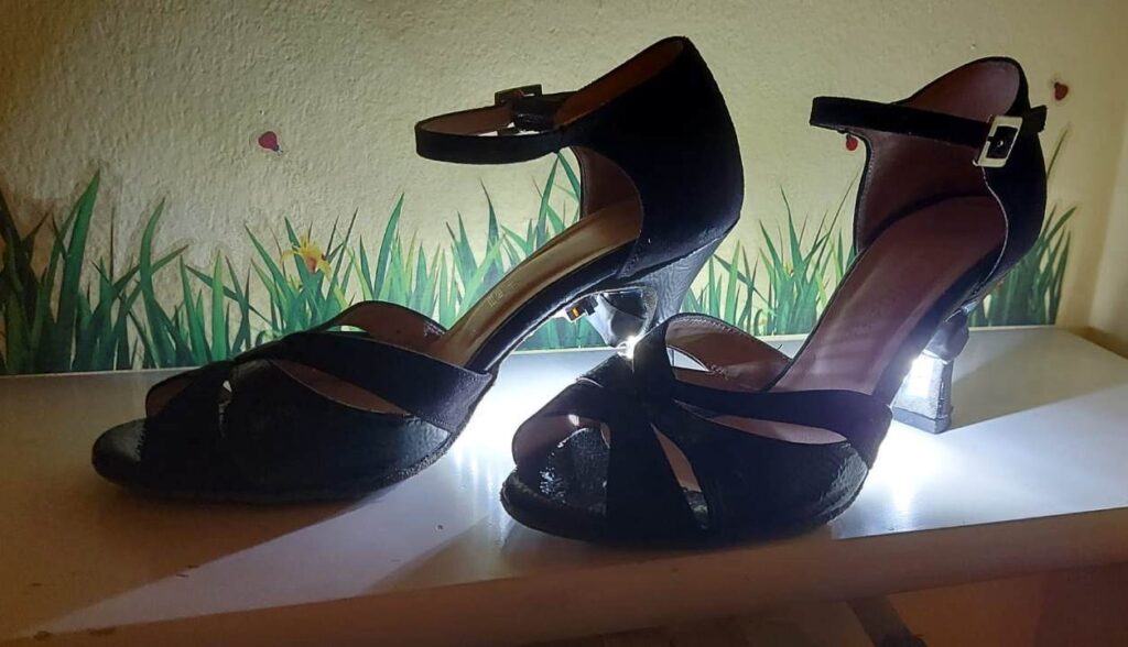 s-ballo sulla luce scarpe speciali con luci led