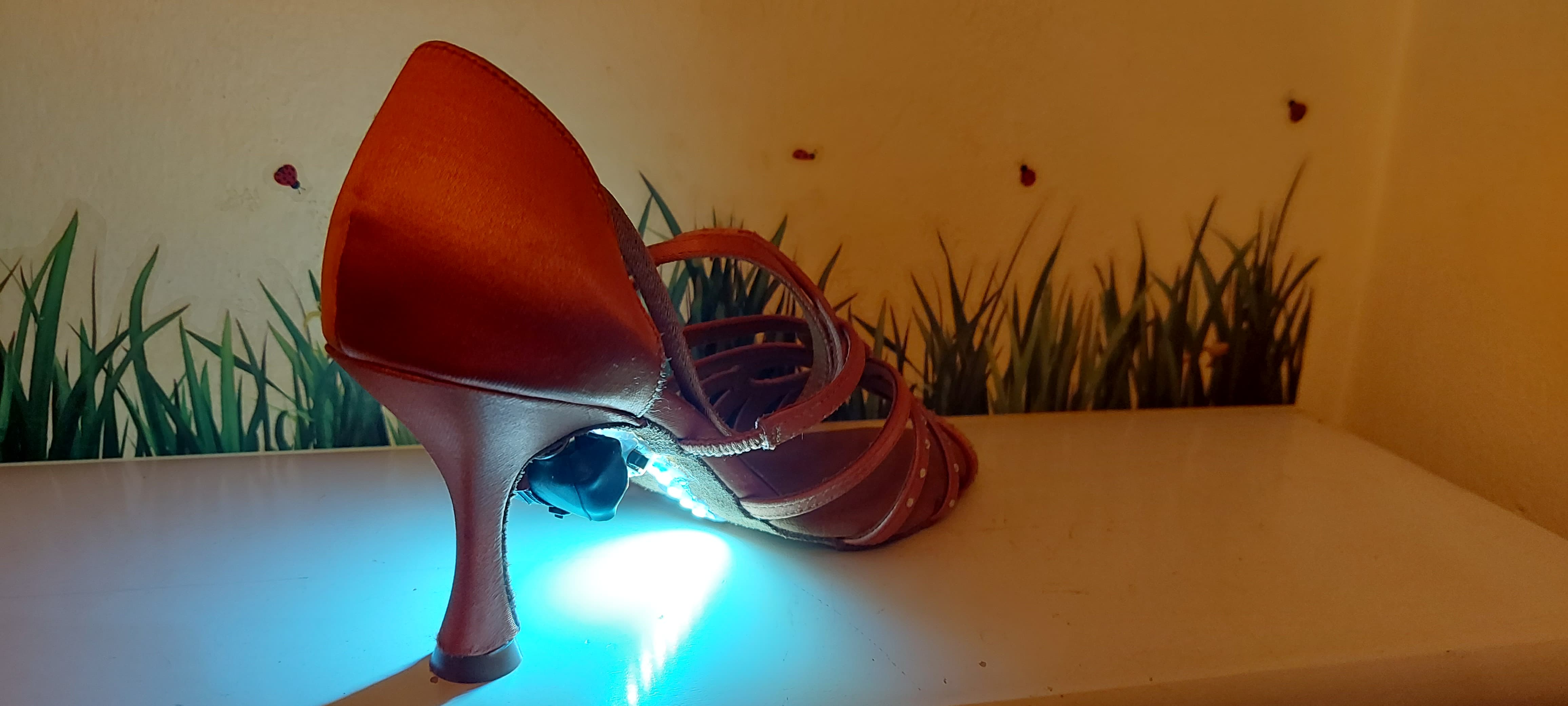 s-ballo sulla luce scarpe speciali con luci led